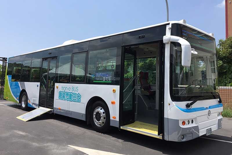 工研院與電動巴士製造商創奕能源合作,研發國內大客車專用的車道維持輔助系統(Lane Keeping Assist System;LKAS),目前已搭載於創奕能源的12米低底盤電動巴士,未來將導入國產電動巴士,增進大眾運輸工具的安全。