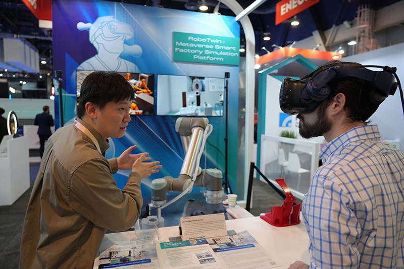 工研院開發「RoboTwin:元宇宙智慧工廠模擬平台」受到廣泛關注,許多廠商認為結合生成式AI的模擬技術,有望顛覆未來產線作業。