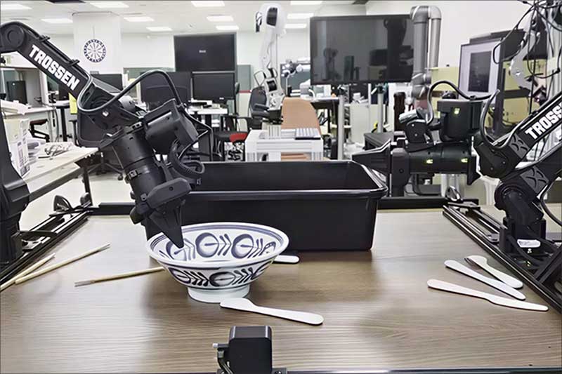 智慧桌面清理機器人收拾任務