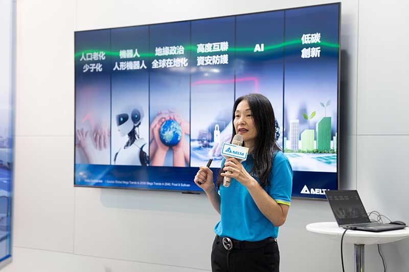 台達機電事業群總經理高璐華分享「前行共好：AI 創變智造未來」主軸及台達工業自動化的策略佈局。