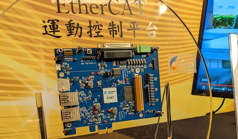 工研院開發之EtherCAT運動控制平台(EMP),以具有Real-time特性之Ethernet為基礎,使用者可以透過此平台與EtherCAT從站(伺服驅動器、I/O等) 連結,有別於傳統運動控制系統,EMP不需額外的硬體,只需透過標準網路卡即具備多軸運動控制能力,並在配線上具有彈性及靈活等優勢。