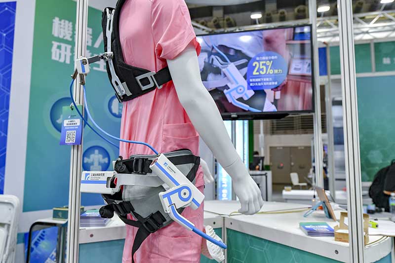 Exoskeleton-Assist-Device-for-Caregivers-01.jpg