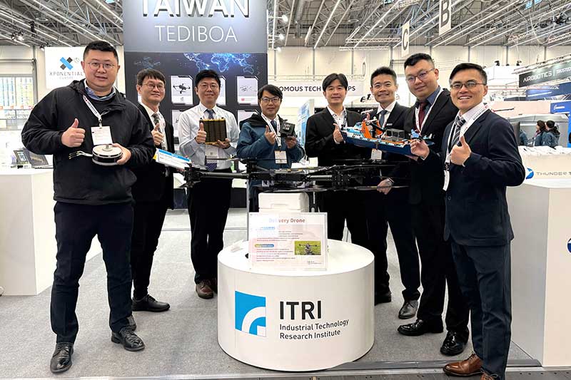 工研院於德國杜塞道夫歐洲無人機系統展（XPONENTIAL Europe 2025）展出經濟部產業技術司支持下的八項科專無人機創新技術，內容涵蓋應用、軟體系統、關鍵模組零組件等三大領域。
