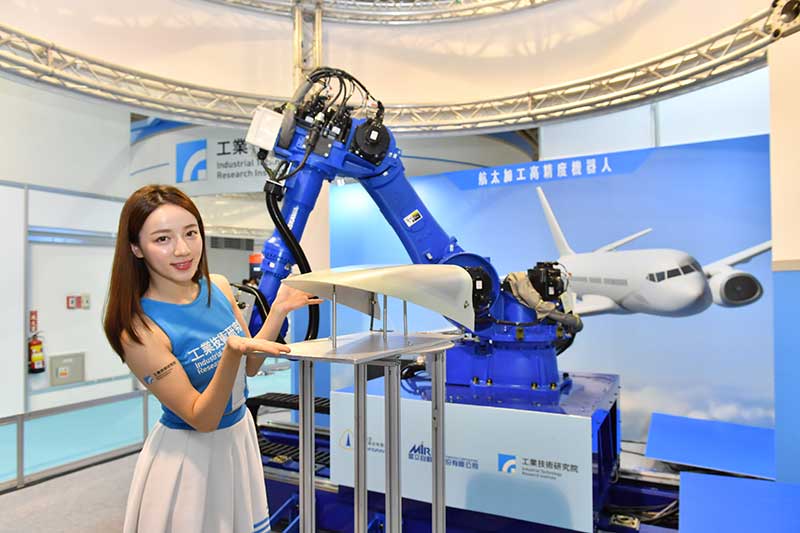 high-precision-robots-for-aerospace-processing.JPG