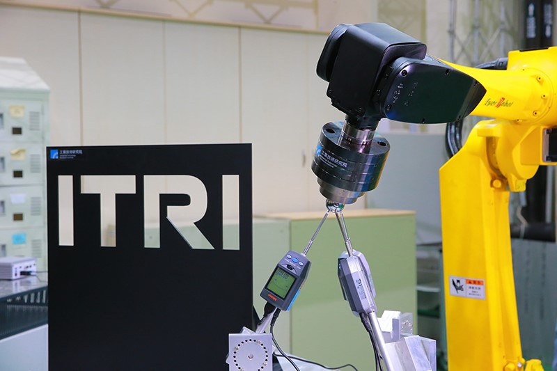 itri-mmsl-robot-high-precision-calibration-technology.jpg
