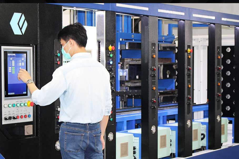 鉅鋼機械應用西門子SIMATIC 系列控制器並結合數位雙胞胎解決方案，加速機械開發時程及更有效管理零件耗損，攜手推動產業工業4.0。