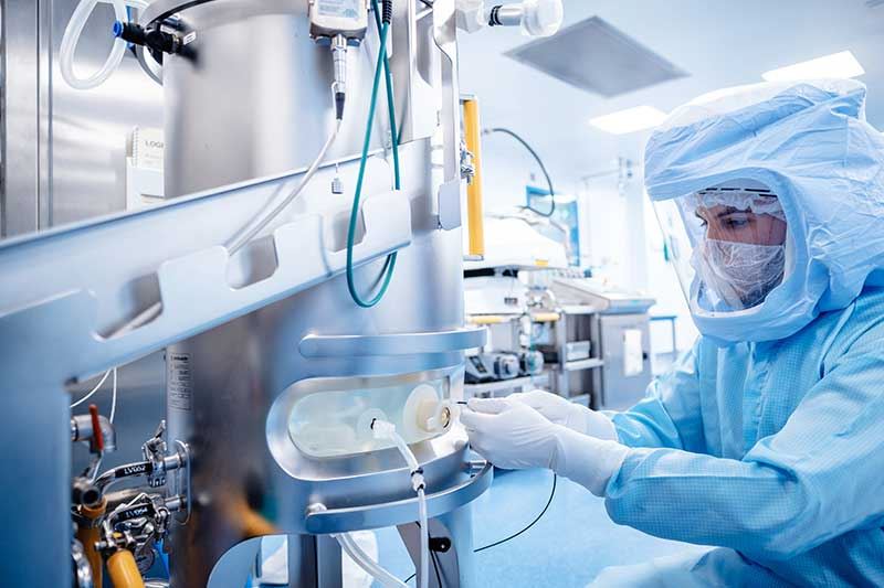 西門子運用自動化和數位化解決方案協助BioNTech大幅加速疫苗生產，以科技夥伴的角色為全球抗疫做出具體貢獻。